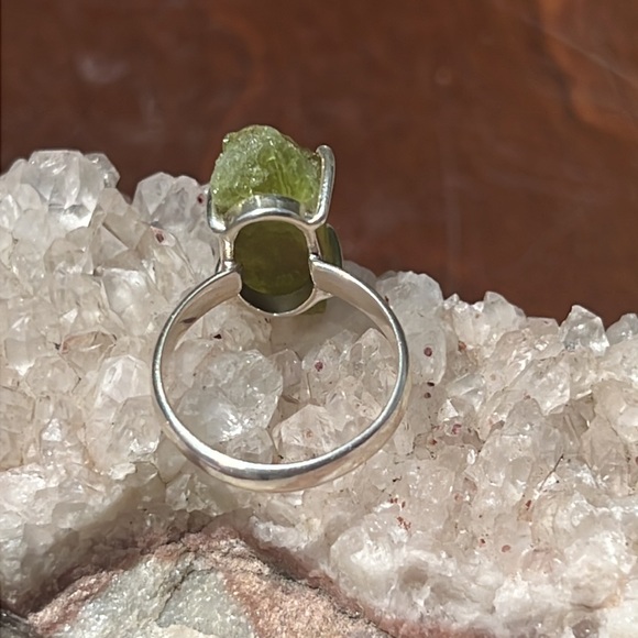 NATURAL PERIDOT 925 STERLING SILVER RING, SIZE 6 - Picture 3 of 7